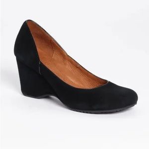 Gentle Souls Ridge Amarillo Black Suede Wedge  8M